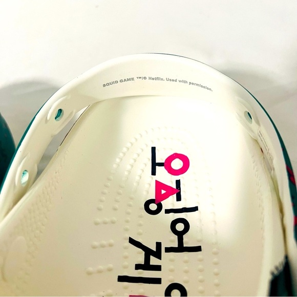 Crocs X Netflix Squid Game Classic Clog Mens Size 13 NWT Dark Green with Jibbitz - Picture 8 of 8